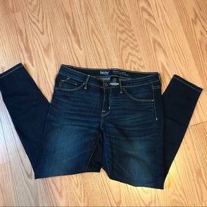 Mid rise jeggings gently worn